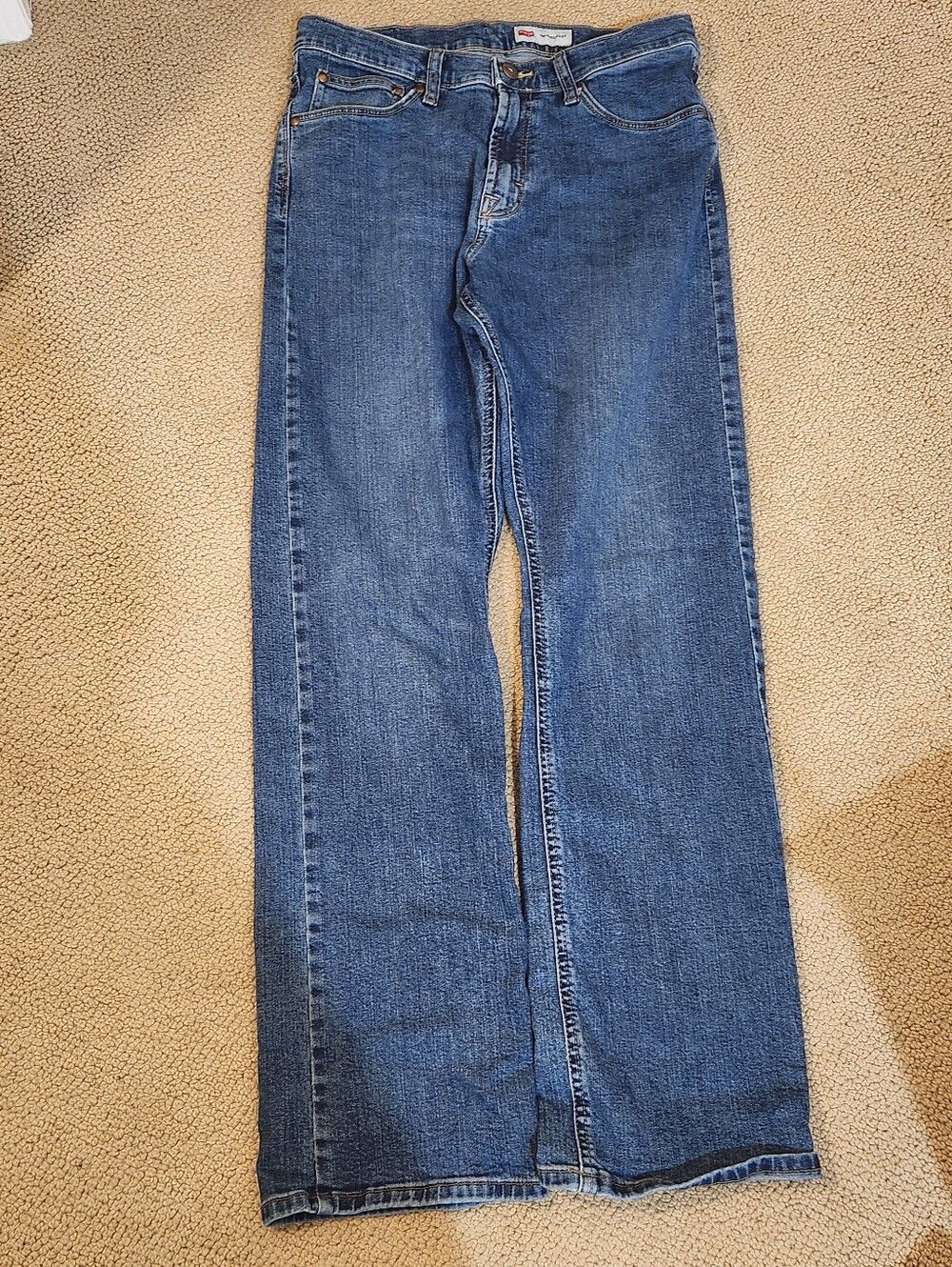 Brand New Men's Wrangler Blue Relaxed Boot Jeans Size 32x32